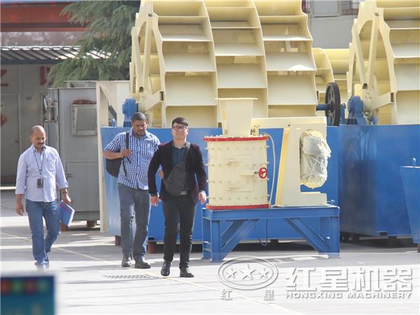來廠參觀、了解洗砂機的客戶