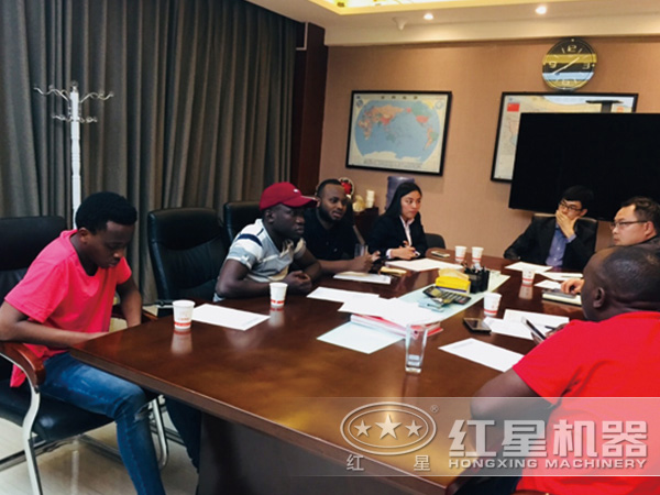 紅星為客戶講解、配置設(shè)備